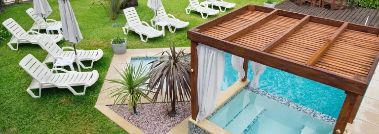 Jardín · Piscina · Jacuzzi (7)