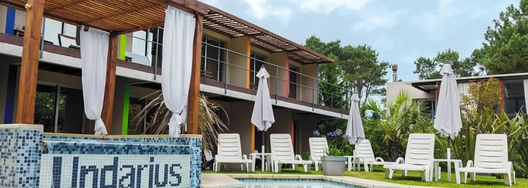 Jardín · Piscina · Jacuzzi (8)